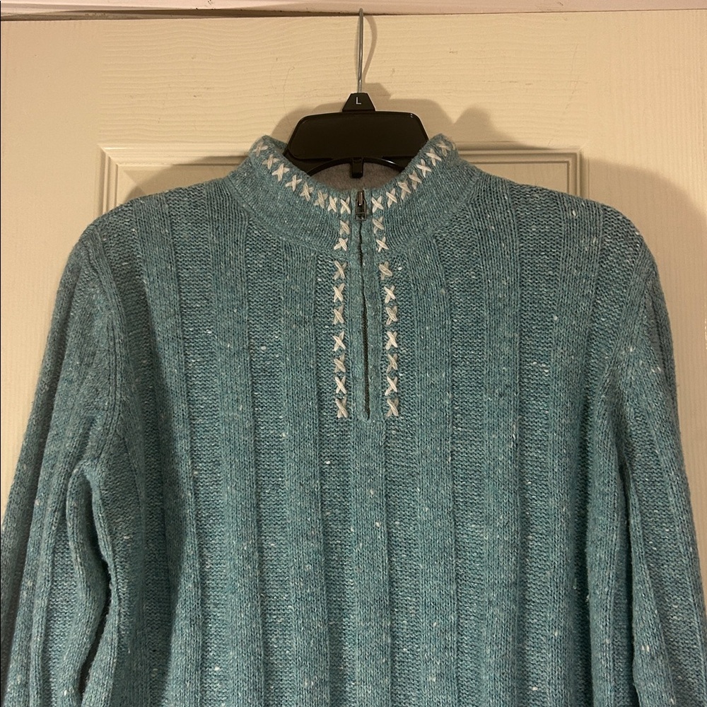 🩵$6 or 3/$10🩵 Woolwich teal heather embroidered sweater - Picture 2 of 6